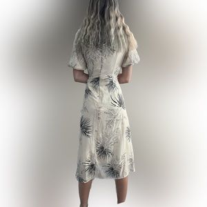 a beige mid/long flowy dress size large